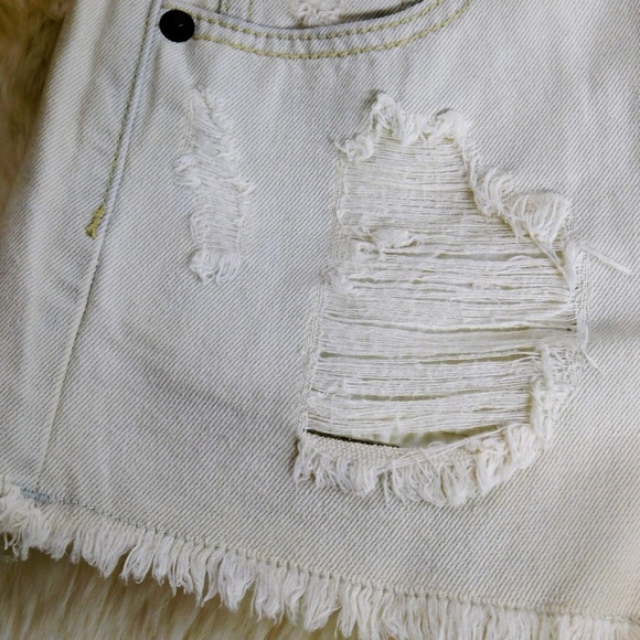Mudd High Rise Destroyed Denim Jean Shorts Size 0 9 Off White Frayed Hem NWT - Picture 5 of 8